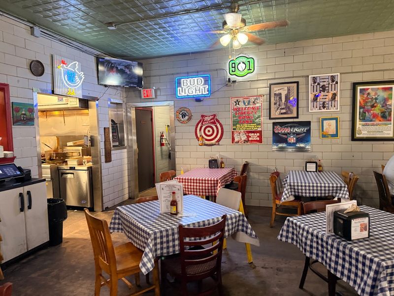 Gus's World Famous Fried Chicken — Memphis Gus's World Famous Fried Chicken — Memphis