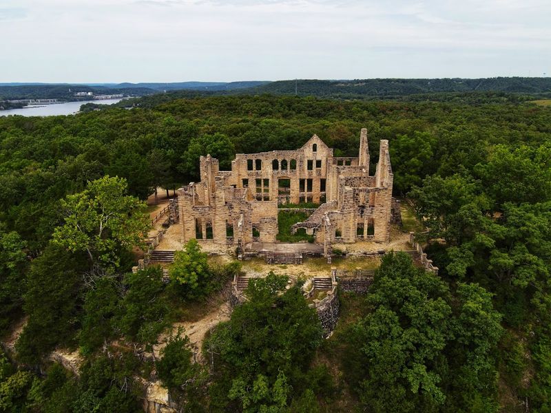 Ha Ha Tonka Castle Ruins (Camdenton)