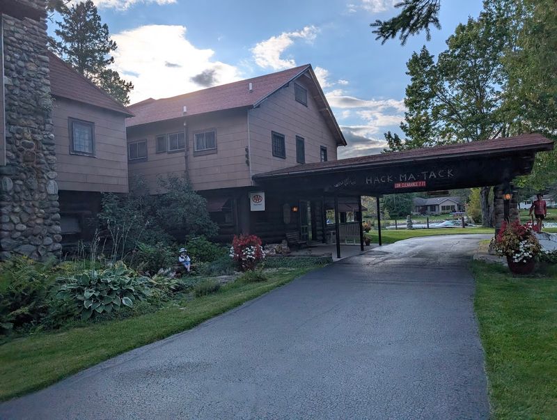 Hack-Ma-Tack Inn & Restaurant – Cheboygan