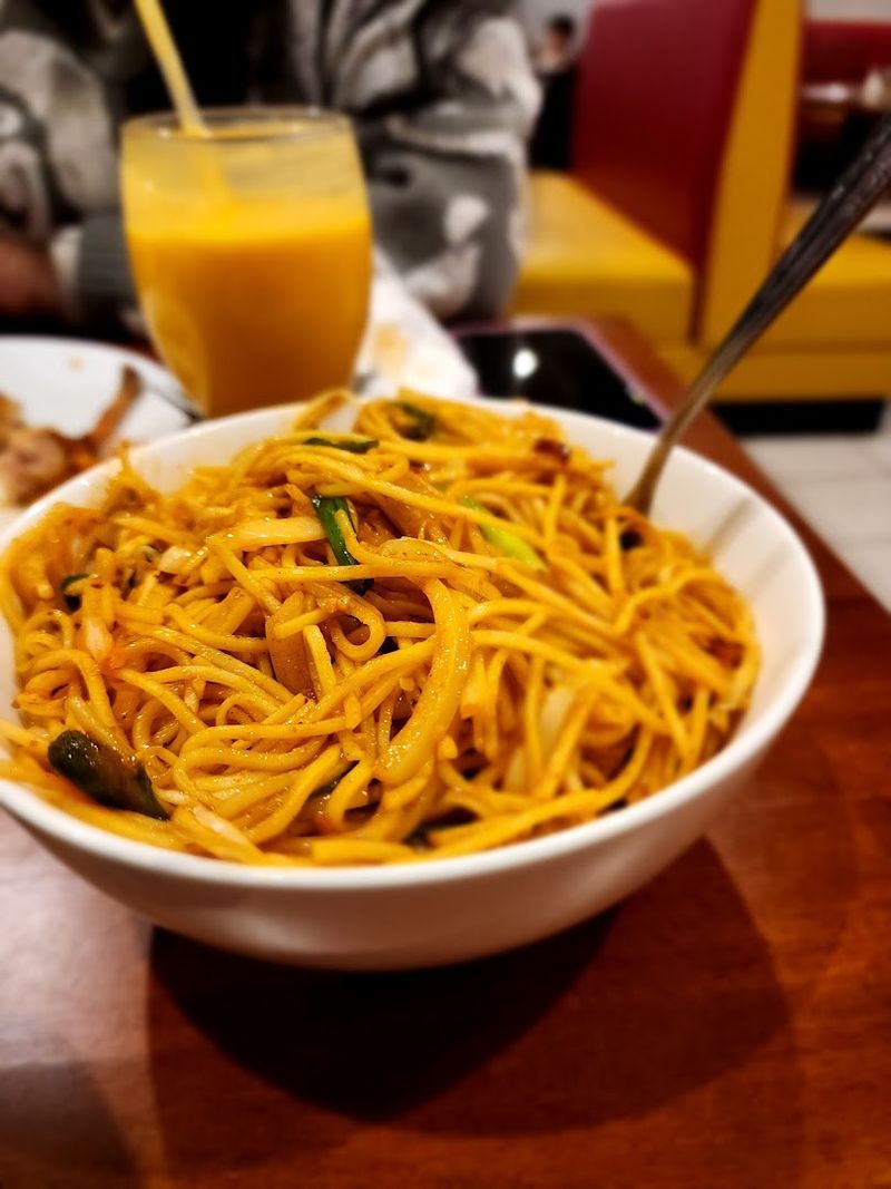 Hakka Noodles And Szechuan Favorites Bring The Fusion Side To Life Hakka Noodles And Szechuan Favorites Bring The Fusion Side To Life
