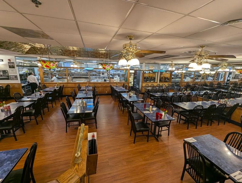 Harold’s Famous Deli — Edison