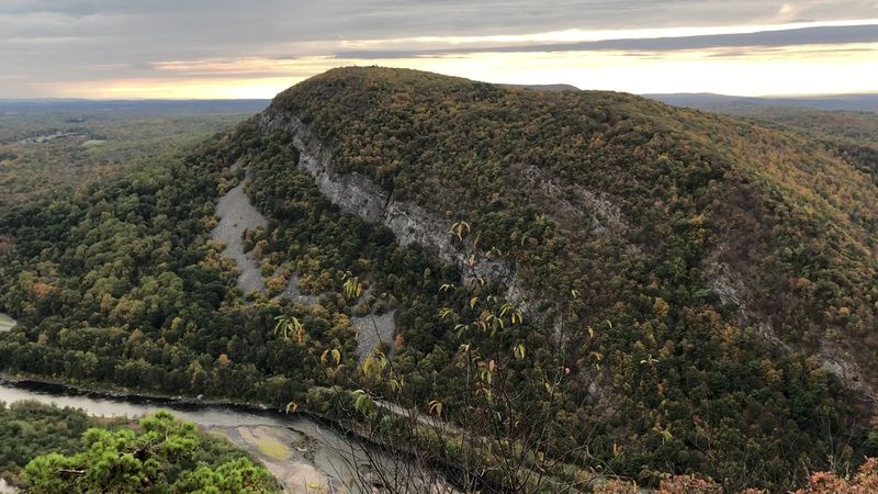 Hike Mount Tammany at the Delaware Water Gap