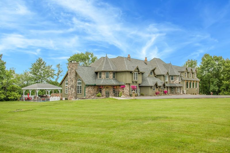 Hilltop Mansion, Paradise Hilltop Mansion, Paradise