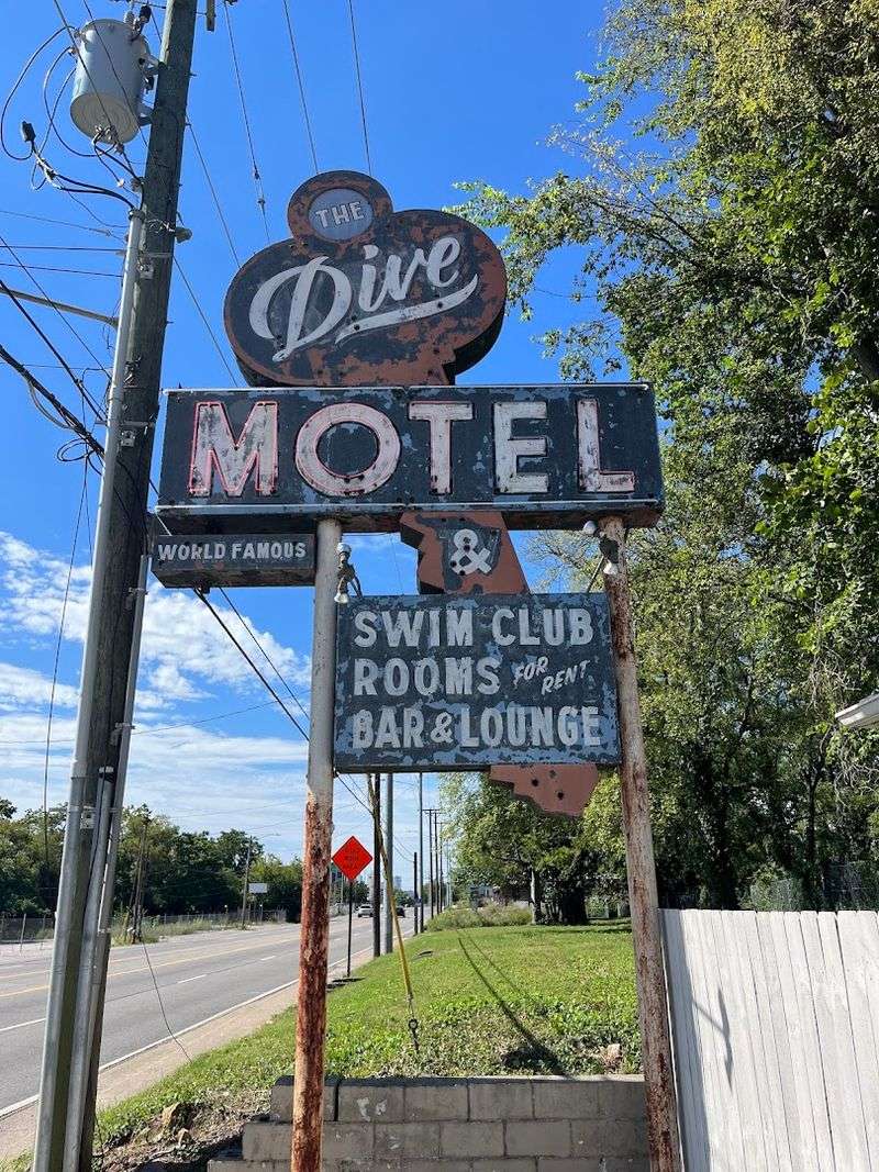 The Dive Motel & Swim Club