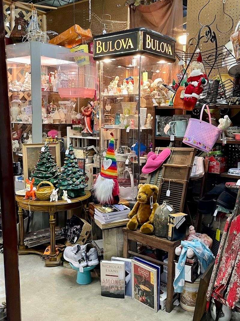 Holiday displays reportedly make the market even more magical Holiday displays reportedly make the market even more magical