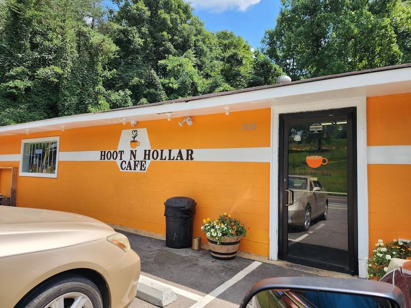 Hoot N Hollar — Rogersville