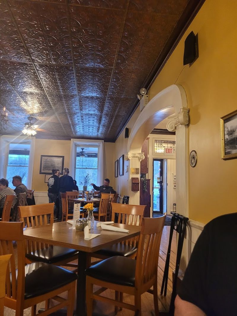 Hospitality that keeps showing up in the reviews