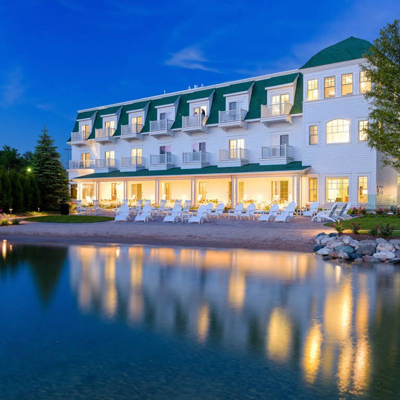 Hotel Walloon – Walloon Lake, Charlevoix/Emmet area
