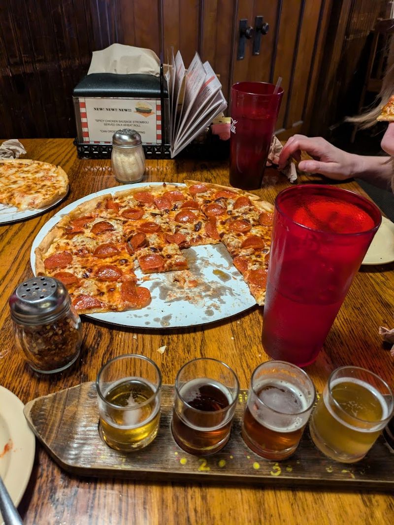 House brews and pizza make an easy pairing House brews and pizza make an easy pairing