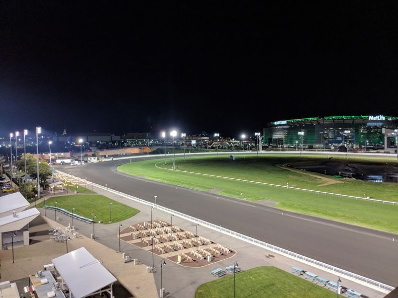 How to Plan a Fun Night Out at Meadowlands Racing and Entertainment How to Plan a Fun Night Out at Meadowlands Racing and Entertainment