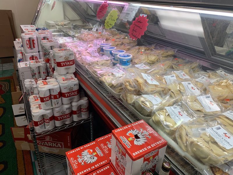 How to Shop Srodek's Like Someone Who's Been There Before How to Shop Srodek's Like Someone Who's Been There Before