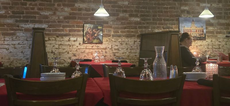 Inside Edward's, The Setting Feels Like A Classic Night Out Inside Edward's, The Setting Feels Like A Classic Night Out