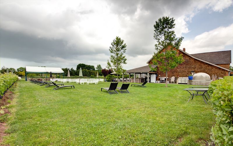 Jamesport Vineyards | Little Oak Wood Fired Kitchen (Jamesport)