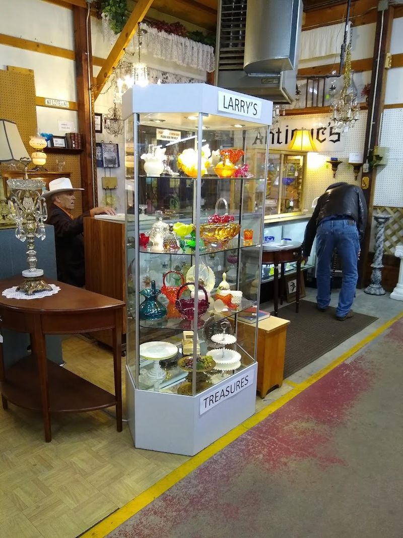 Jamie’s Flea Market, Amherst Jamie’s Flea Market, Amherst