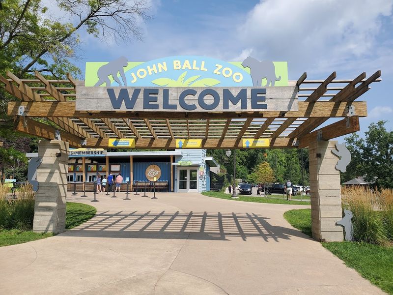 John Ball Zoo Aquarium Exhibits