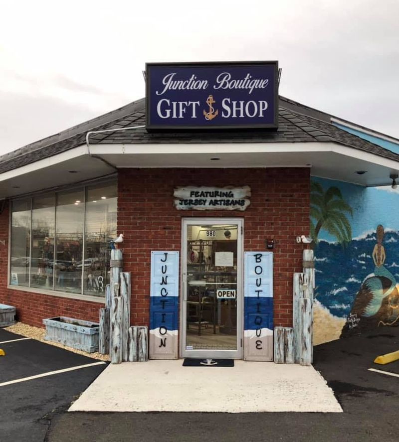 Junction Boutique Gift Shop - Leonardo Junction Boutique Gift Shop - Leonardo