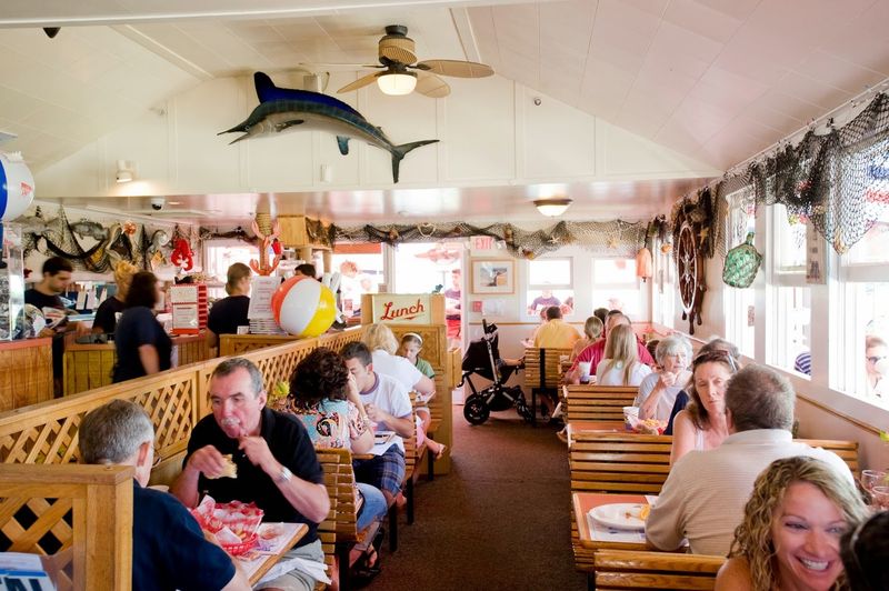 LUNCH The Lobster Roll