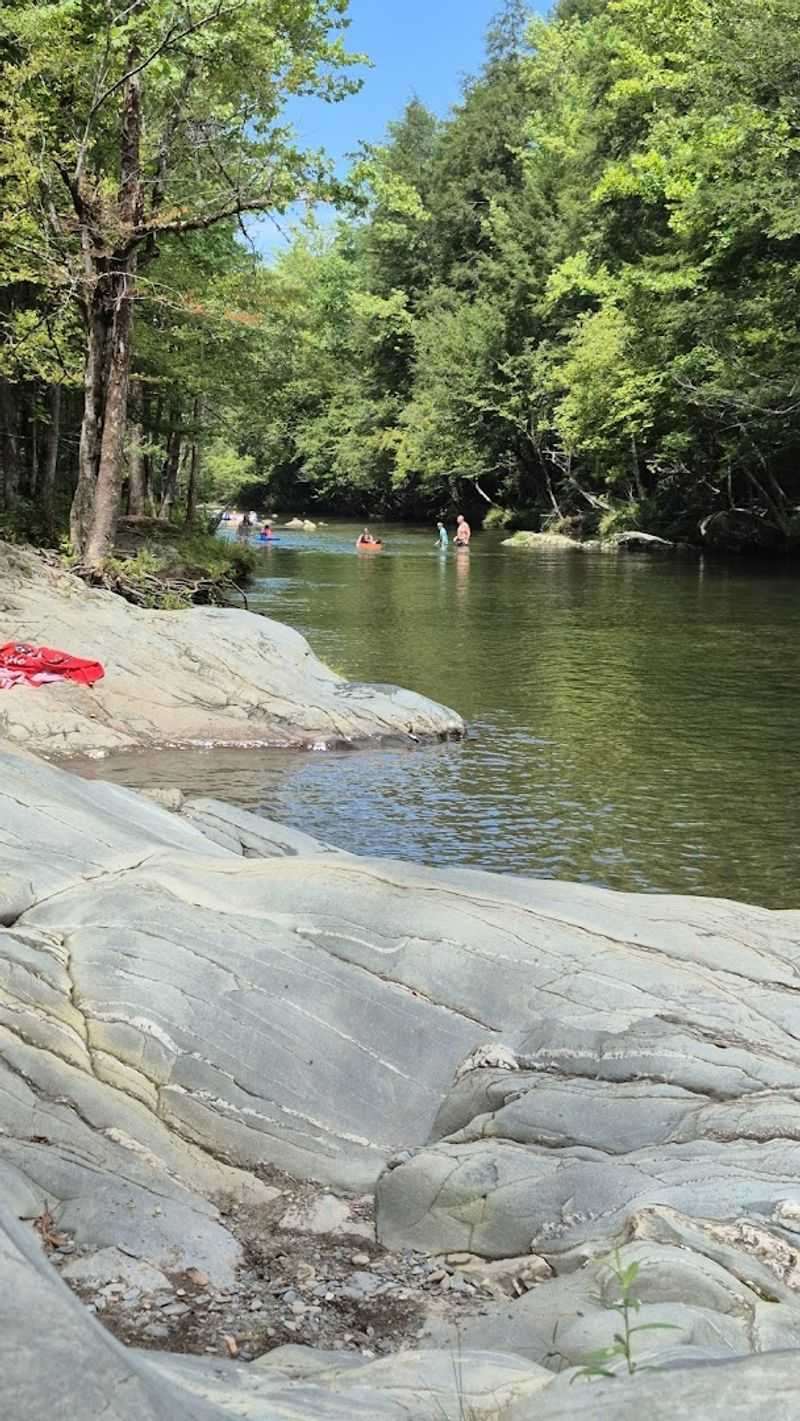Little Pigeon River – Sevierville Little Pigeon River – Sevierville