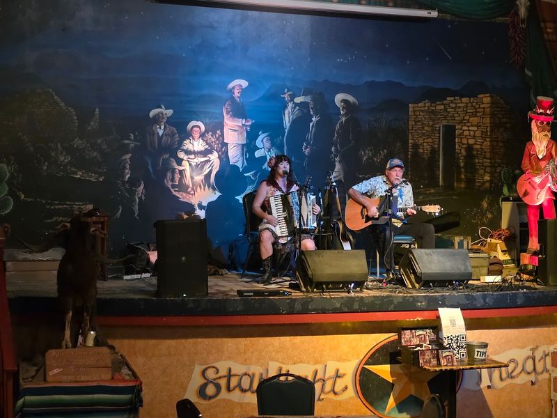 Live Music That Makes the Night Unforgettable Live Music That Makes the Night Unforgettable