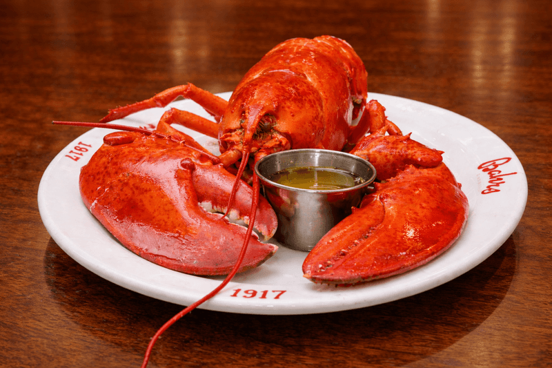 Lobster, Clams, Shrimp, and the Kind of Menu That Rewards Big Appetites Lobster, Clams, Shrimp, and the Kind of Menu That Rewards Big Appetites