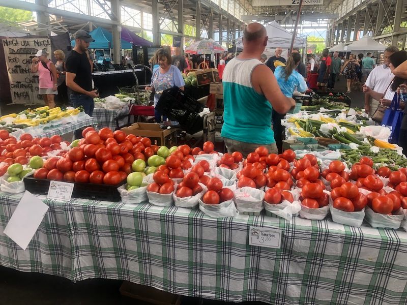 Local Farmers, Makers, Artists, and Food Vendors All in One Place