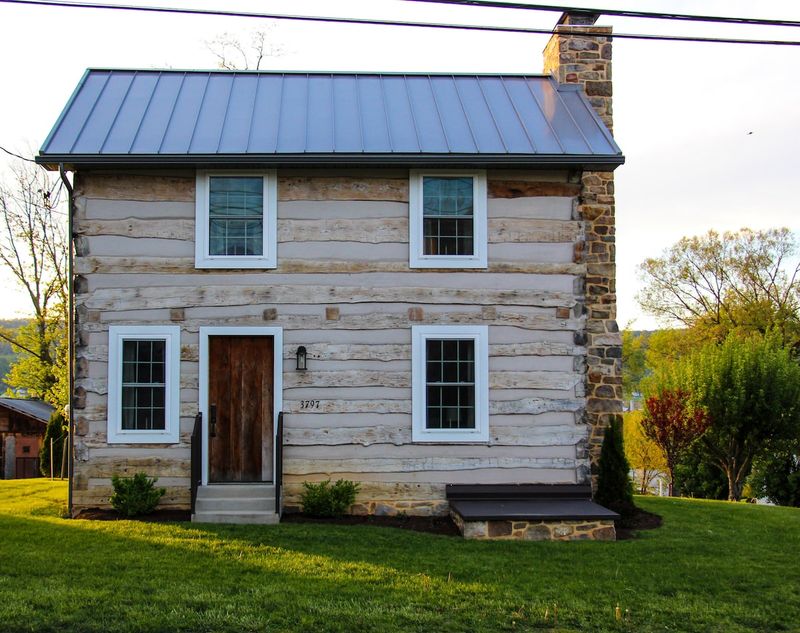 Log House on Main, Belleville Log House on Main, Belleville