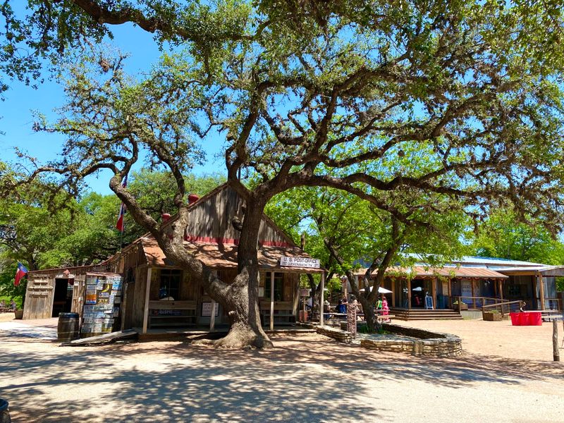 Luckenbach