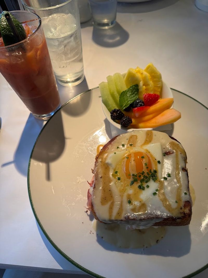 Lunch, brunch, and happy hour add flexibility