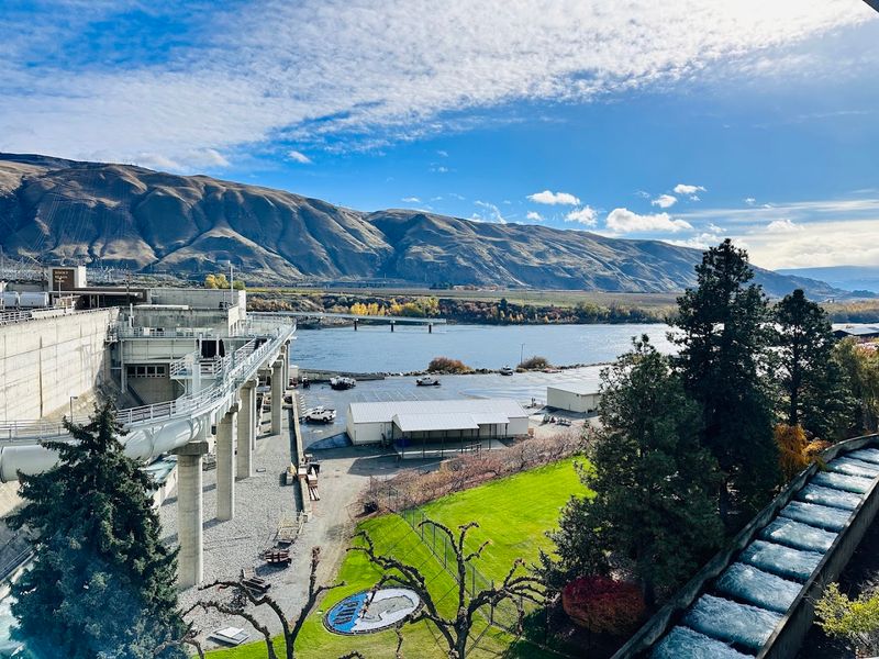 Rocky Reach Dam Discovery Center (Wenatchee, WA) Rocky Reach Dam Discovery Center (Wenatchee, WA)
