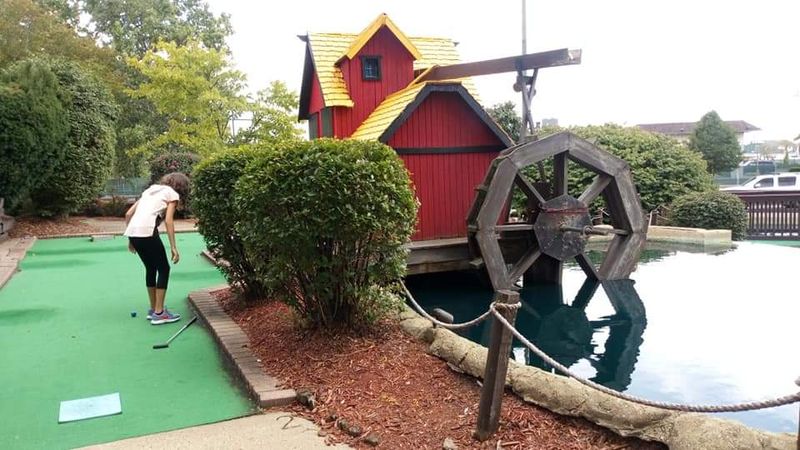 Magic Mountain Fun Center (East)