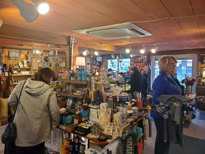 Main-Street Souvenir Shops in Ferry and Beach Towns Main-Street Souvenir Shops in Ferry and Beach Towns