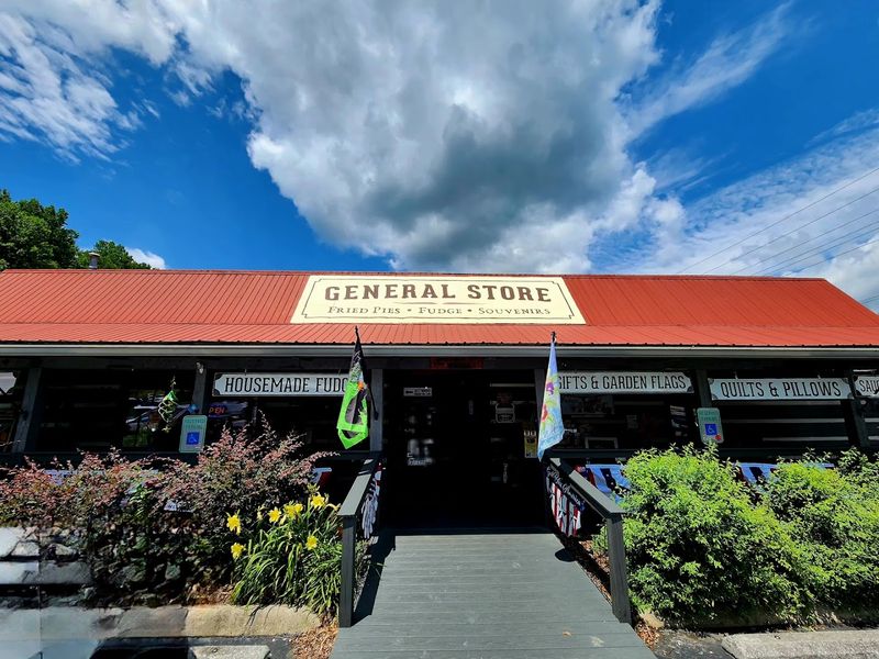 Make This Cozy Village a Must-Stop on Your Townsend Getaway Make This Cozy Village a Must-Stop on Your Townsend Getaway