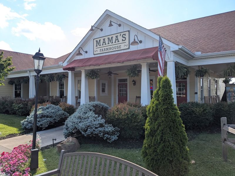 Mama's Farmhouse — Pigeon Forge