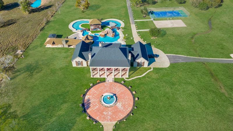 Mansion With Lazy River on 100+ Acres (Beaumont)