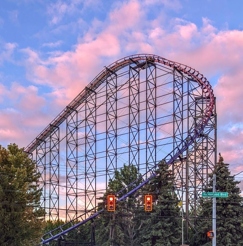Modern Thrills Keep The Energy High Modern Thrills Keep The Energy High