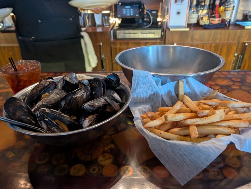 Monday Night Mussels: An All-You-Can-Eat Ritual Monday Night Mussels: An All-You-Can-Eat Ritual