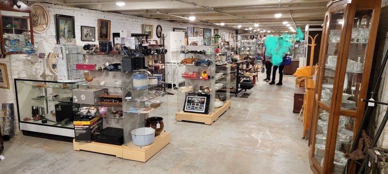 More Than 500 Indoor Shops to Explore