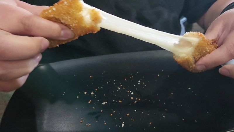 Mozzarella Sticks That Set the Gold Standard Mozzarella Sticks That Set the Gold Standard