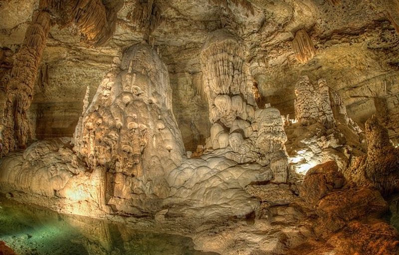 Natural Bridge Caverns (San Antonio) Natural Bridge Caverns (San Antonio)