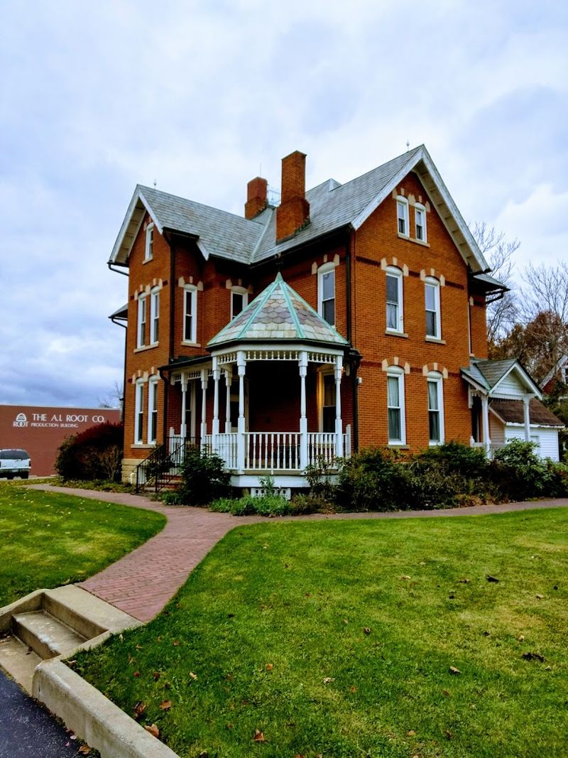 Neighborhood Warmth and Community Feel
