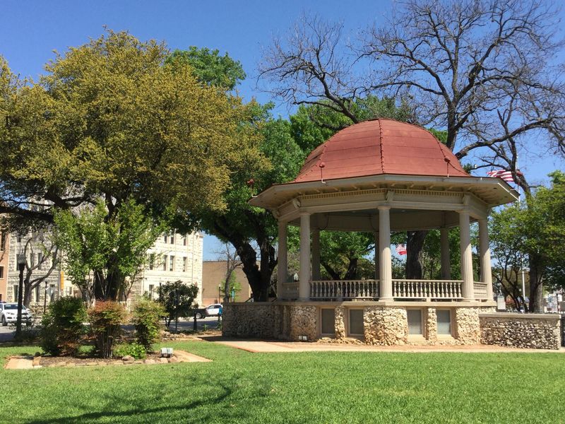 New Braunfels (New Braunfels) New Braunfels (New Braunfels)