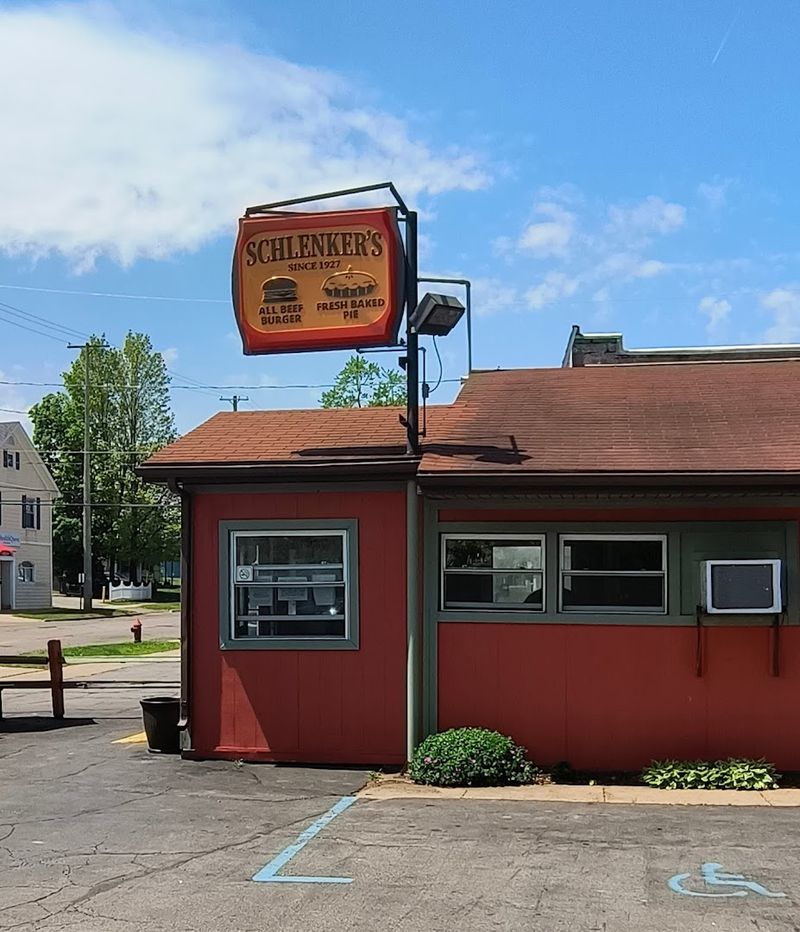 No Restroom, Cash Only, and Proud of It — The Rules That Defined an Era No Restroom, Cash Only, and Proud of It — The Rules That Defined an Era