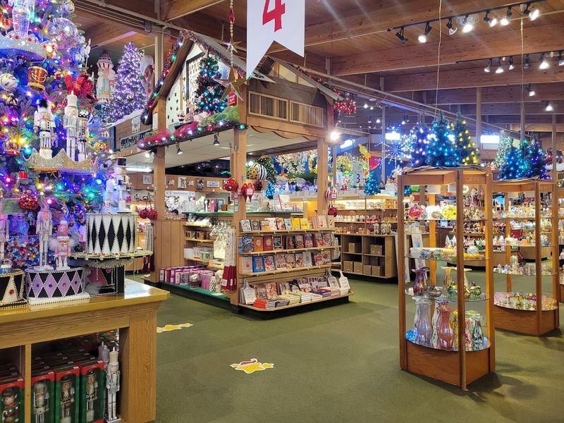 Ornaments Organized in Ways You Would Never Expect Ornaments Organized in Ways You Would Never Expect