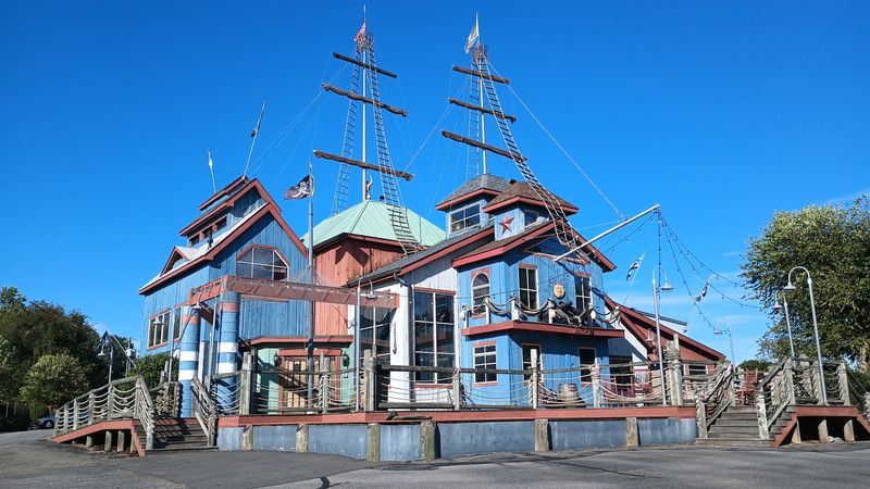 Pirates Landing, Elkin