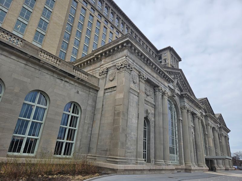 Planning Your Visit: Timing, Parking, and What To Expect