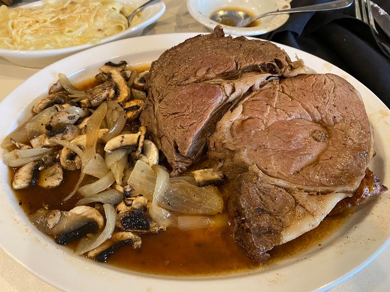 Prime Rib That Earns a Standing Ovation in Michigan Prime Rib That Earns a Standing Ovation in Michigan