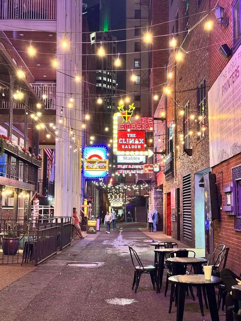 Printers Alley's Bootlegging and Vice-Fueled Origins Printers Alley's Bootlegging and Vice-Fueled Origins