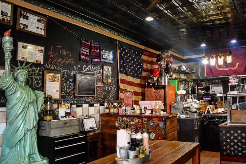 Red White & Que Smokehouse - Green Brook