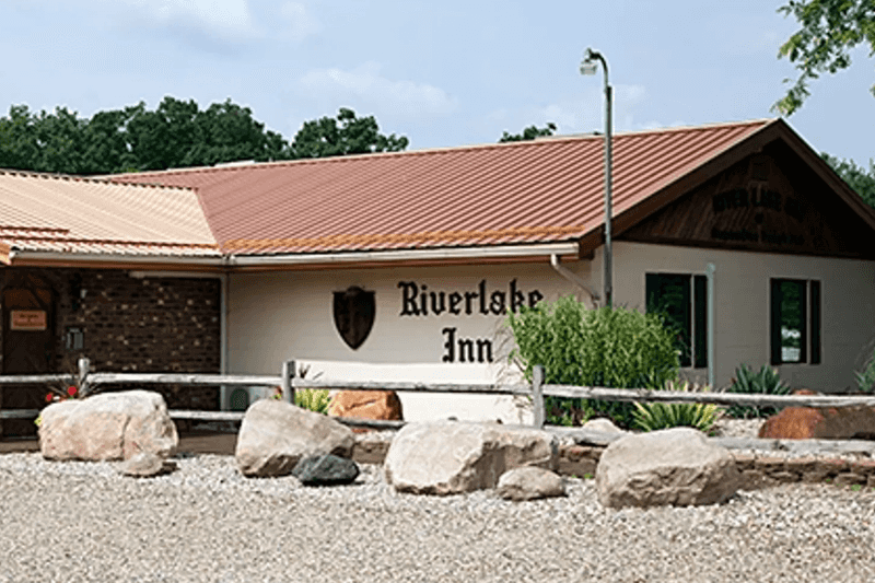 River Lake Inn – Colon River Lake Inn – Colon