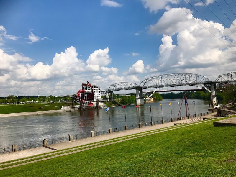 Riverfront Park & Broadway — Nashville